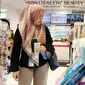 Suasana berbelanja di AEON Health & Beauty di Bintaro Jaya Xchange Mall 2, Tangerang Selatan, Jumat (12/7) siang. (Foto: Istimewa)