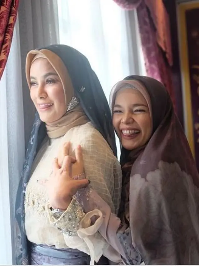 Olla Ramlan dan Dewi Sandra