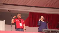 Sekjen PDIP Hasto Kristiyanto dan Ketua DPP PDIP Puan Maharani dalam gladi bersih acara puncak Bulan Bung Karno di GBK, Jumat (23/6/2023). (Liputan6.com/ Nanda Perdana Putra)