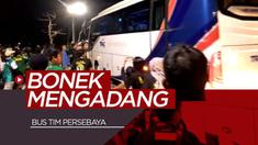 Berita video puluhan Bonek mengadang bus tim Persebaya Surabaya setelah pertandingan melawan Madura United di Gelora Bung Tomo, Surabaya, Sabtu (10/8/2019).