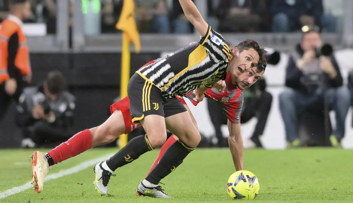 <p>Inter Milan sempat menyamai perolehan 66 poin Juventus usai membungkam Sassuolo 4-2 sehari sebelumnya. (Tano Pecoraro/LaPresse via AP)</p>
