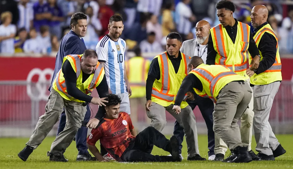 Argentina pun sukses mempertahankan keunggulan 3-0 atas Jamaika hingga peluit akhir dibunyikan. (AP/Eduardo Munoz Alvarez)