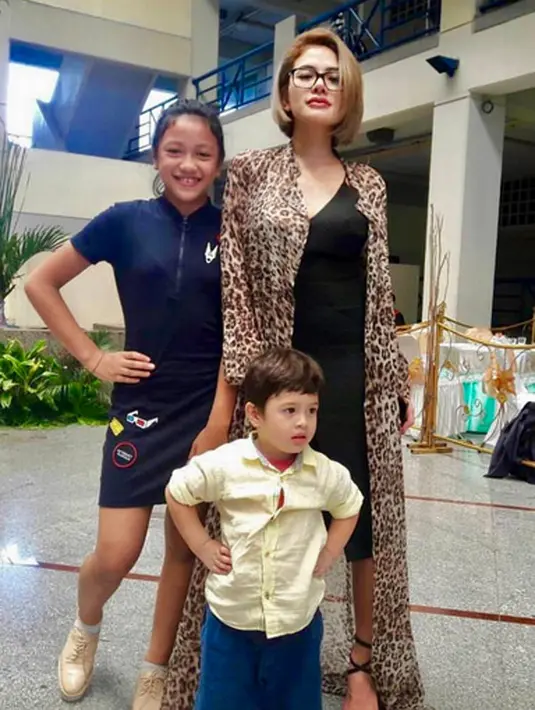 Niki juga mengaku sering mendapat tawaran umrah gratis lewat sistem endorsment. Namun Niki tidak menerima, karena menurutnya ibadah lebih baik dengan uang dari jerih payahnya sendiri. (Instagram/nikitamirzanimawardi_17)