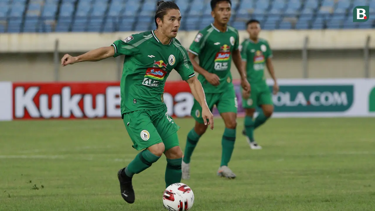 FOTO: Melihat Aksi Kakak-Adik Irfan Bachdim dan Kim Kurniawan Berseragam PSS Sleman