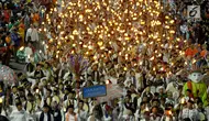 Umat muslim mengikuti pawai obor menyambut Tahun Baru Islam 1441 H pada acara Jakarta Muharram Festival di kawasan Bundaran HI, Jakarta, Sabtu (31/8/2019). Pawai yang diikuti 4000 peserta dimulai dari Jalan Merdeka Barat, Silang Monas, menuju Bundaran HI. (merdeka.com/Imam Bukhori)