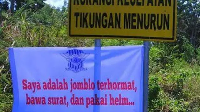 6 Imbauan Jangan Ngebut Karena Belum Menikah di Jalan Ini Kocak