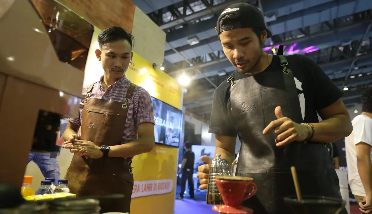 Chicco Jerikho juga harus pintar-pintar membagi emosinya. Lantaran dalam setiap scene harus berkelanjutan. Film garapan Angga Dwimas Sasongko itu akan beredar pada bulan Desember tahun ini. (Adrian Putra/Bintang.com)