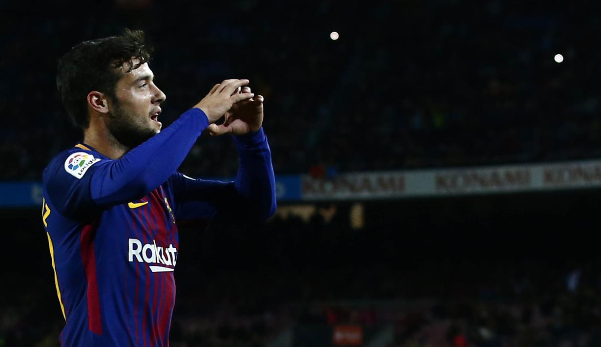 Striker Barcelona, Jose Arnaiz, merayakan gol yang dicetaknya ke gawang Murcia pada babak 32 besar Copa del Rey di Stadion Camp Nou, Barcelona, Rabu (29/11/2017). Barcelona menang 5-0 atas Murcia dan lolos dengan agregat 8-0. (AP/Manu Fernandez)
