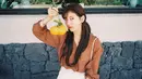 Suzy memang merupakan salah satu selebriti Korea Selatan yang selalu tampil modis di berbagai kesempatan. Akan tetapi, ia punya gaya tersendiri saat sedang berlibur. (Foto: instagram.com/skuukzky)