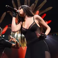 Selena Marie Gomez nampaknya sudah melepaskan sisi lugu dari karakter bintang Disney. Kini ia mulai menunjukan sisi seksi pada lekuk tubuhnya. (AFP/Bintang.com) 