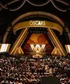 Ajang Academy Awards ke-98 atau Oscars tahun ini kembali menjadi momen penting bagi industri film global. Upacara penghargaan bergengsi yang merayakan karya terbaik dari para sineas, aktor, dan kreator film dunia ini digelar pada 15 Maret 2026 di Dolby Theatre, yang berada di kompleks Ovation Hollywood.  (foto/dok: rolex)