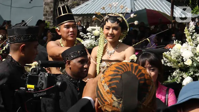 Kemeriahan Kirab Kaesang Pangarep dan Erina Gudono