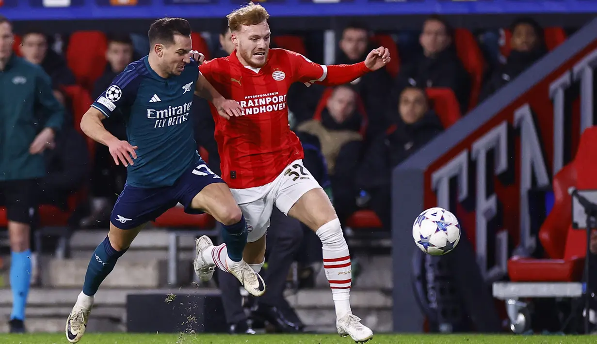 PSV menyamakan kedudukan lewat gol yang dicetak Yorbe Vertessen di awal babak kedua. (KENZO TRIBOUILLARD / AFP)