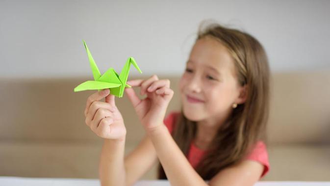Jaga Kesehatan Mental dengan Seni Melipat Origami (AnastasiaNi/Shutterstock)