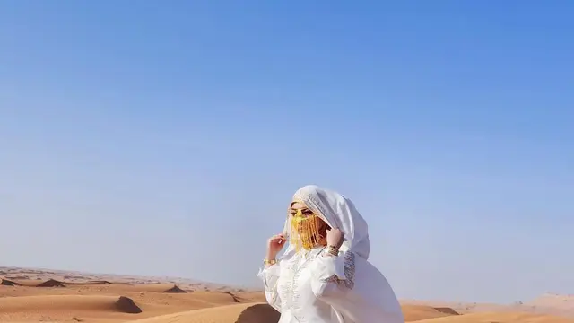 Syahrini dan Reino Barang pamer kemesraan di Gurun pasir Dubai (Foto: Instagram princessyahrini)