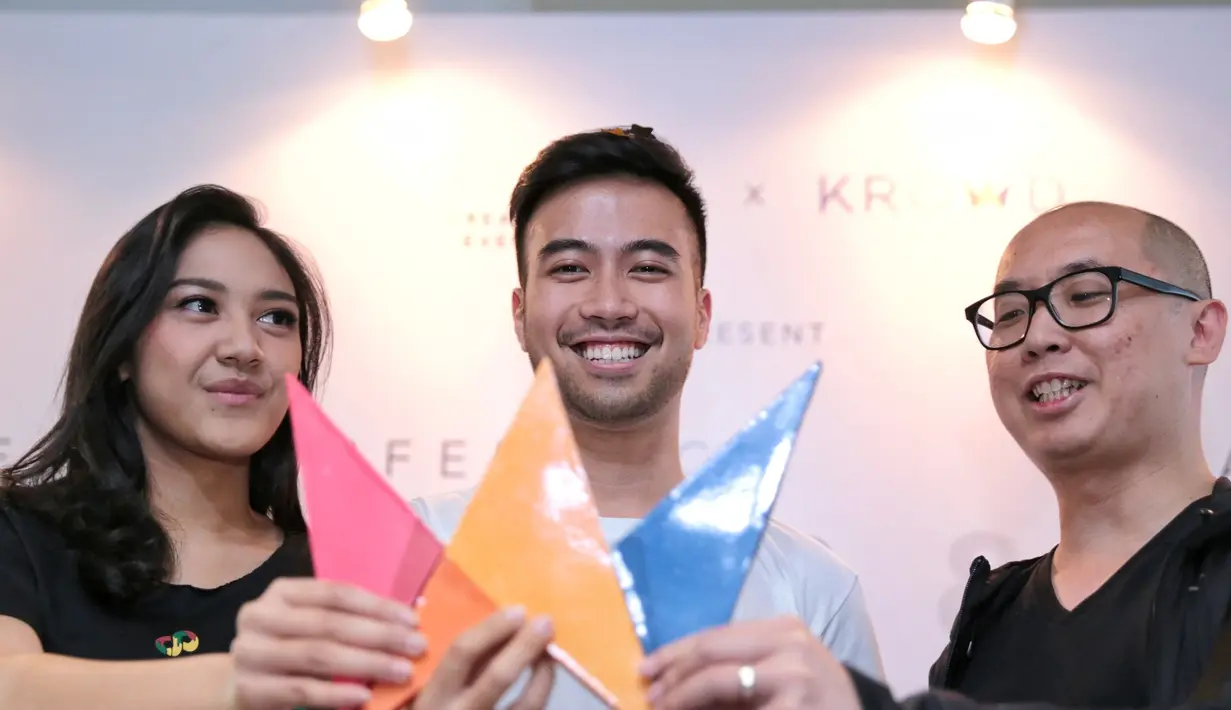 “Gue enggak tahu albumnya akan seperti apa. Karena biasanya, gue kalau untuk bikin album itu, lagunya biasanya 20-an baru gua filter, mana yang paling baik akan masuk album,” kata Vidi. (Adrian Putra/Bintang.com)