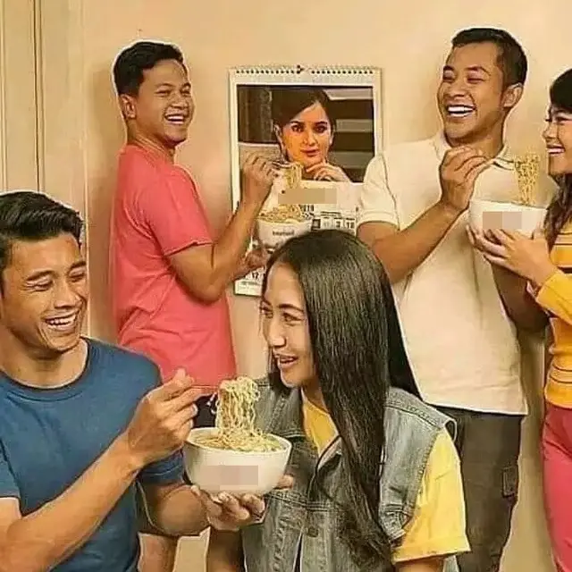 6 Potret Lucu Makan Disuapi Pacar Ini Bikin Senyum Malu