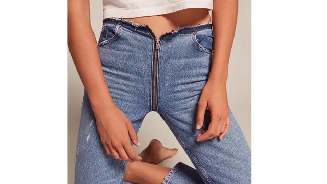 6 Desain Celana Jeans Ini Absurd Abis Bikin Geleng Kepala