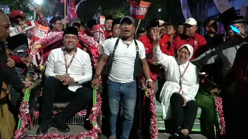 Risma-Gus Hans saat mendaftar Pilkada Jatim. (Foto: PDIP Jatim)