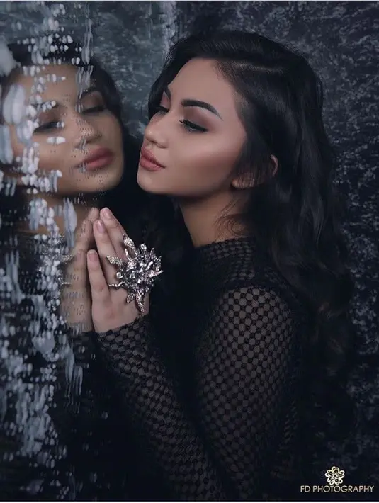 Gadis berumur 21 tahun ini termasuk artis yang berani memperlihat bentuk tubuhnya yang memesona. (Foto: instagram.com/arieltatum)