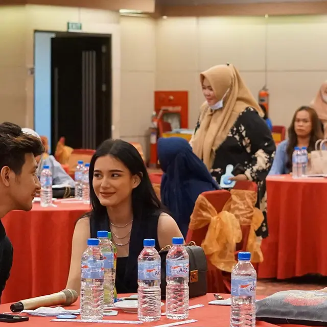 6 Potret Yasmine Ow Temani Aditya Zoni ke Gorontalo, Makin Lengket Usai Menikah