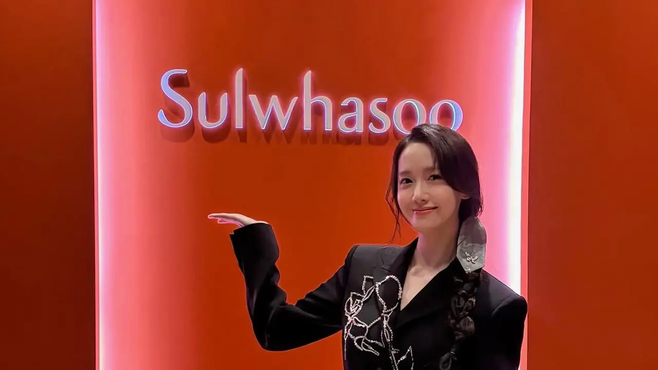 Gaya Formal Elegan Yoona SNSD Hadiri Event Sulwhasoo, Pancarkan Aura Putri Kerajaan di Era Modern