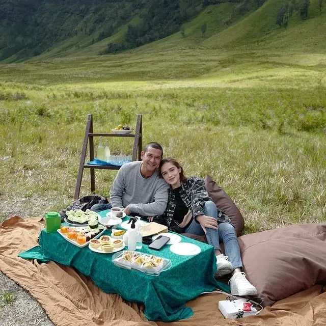 7 Momen Seru Liburan Yasmine Wildblood di Gunung Bromo