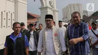 Kedatangan Ridwan Kamil di Kampung Luar Batang, Penjaringan, Jakarta Utara ditemani sejumlah relawan. (Liputan6.com/Herman Zakharia)