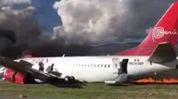 Pesawat Peru Airlines yang terbakar di landasan Francisco Airport Carle di Jauja, Peru. (Screen Grab)