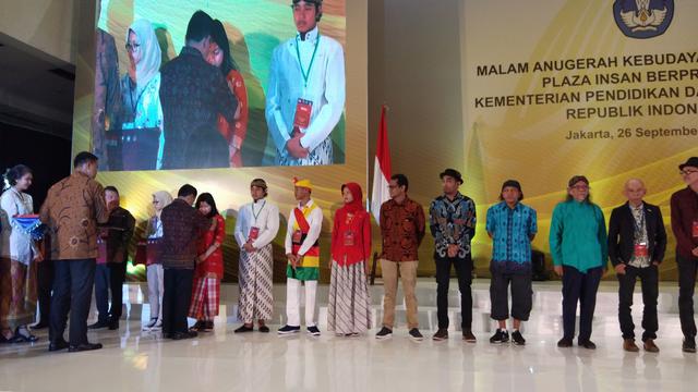 Sebanyak 51 Pengiat Seni dan budaya menerima penghargaan dari Kementerian Pendidikan dan Kebudayaan Republik Indonesia.