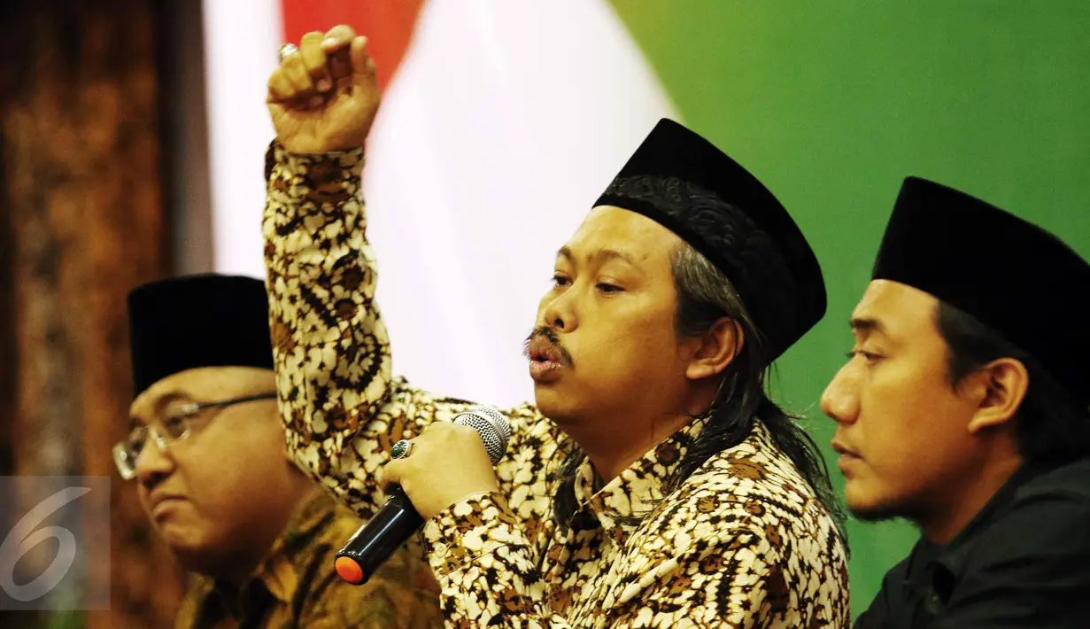 Wakil Sekretaris Jenderal PBNU Imam Pituduh (tengah) saat berdialog dengan Takmir masjid di Jakarta, Jumat (31/3). Dalam dialog terebut mebahas menolak politisasi masjid dan melawan radikalisme agama. (Liputan6.com/Angga Yuniar)