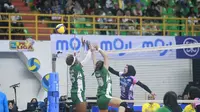 Jakarta Livin Mandiri kontra Yogyakarta Falcons dalam laga seri kelima PLN Mobile Proliga 2025 di GOR Si Jalak Harupat, Bandung, Sabtu (8/2/2025). (Bola.com/Erwin Snaz)
