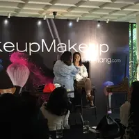 Demo Makeup dengan Soraya Hylmi dan Cathy Sharon, Seru Abis! | Photo by Ega Maharni/Bintang.com