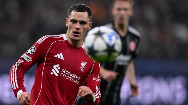 Gelandang Liverpool asal Jerman #07, Florian Wirtz, mengontrol bola dalam pertandingan Liga Champions UEFA antara Eintracht Frankfurt dan Liverpool FC di Frankfurt, Jerman Barat, pada 22 Oktober 2025. (Kirill KUDRYAVTSEV/AFP)