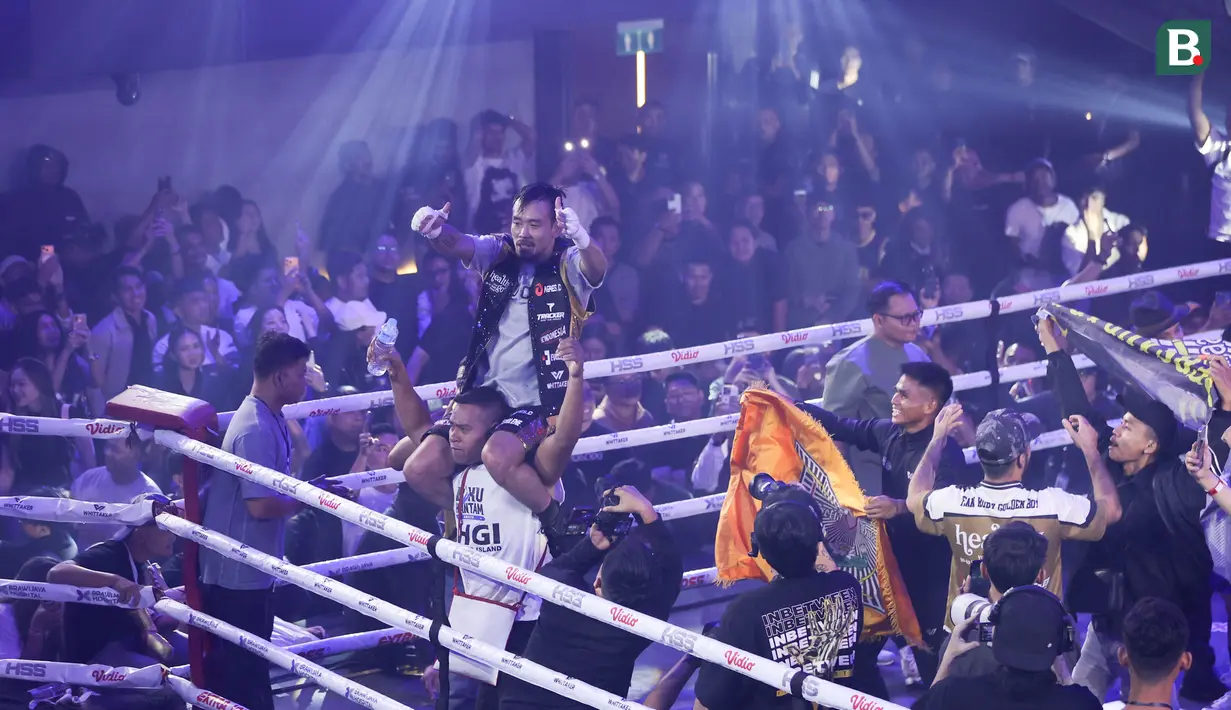 Rudy Golden Boy merayakan kemenangan atas Paris Pernandes pada laga HSS Series 6 di W Superclub Gatsu, Jakarta, pada Senin (10/11/2025) dini hari WIB. (Bola.com/M Iqbal Ichsan)
