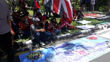 Suporter mendesak pengurus PSSI lengser seperti Edy Rahmayadi, yang mengundurkan diri. (Liputan6.com/Dewi Divianta)