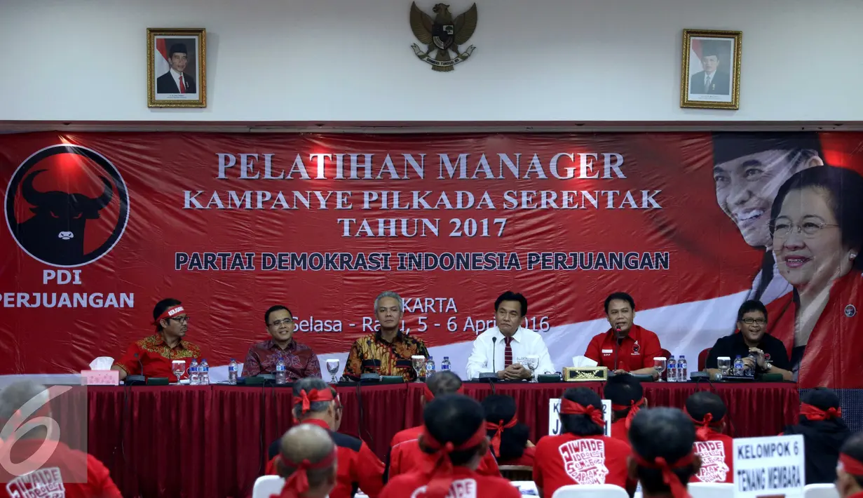Bupati Kulonprogo Hasto W, Bupati Banyuwangi A Azwar Anas, Gubernur Jateng Ganjar Pranowo, Balon Gubernur DKI Yusril Ihza M, Wasekjen DPP PDIP Ahmad B, Sekjen Hasto Kristiyanto saat Pelatihan di Jakarta (7/4). (Liputan6.com/Immanuel Antonius)
