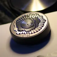 Eksplorasi visi artistik bersama desainer Rinaldy Yunardi dalam merayakan keberanian dan karakter kuat perempuan melalui karya masterpiece. [Dok/MAKE OVER].