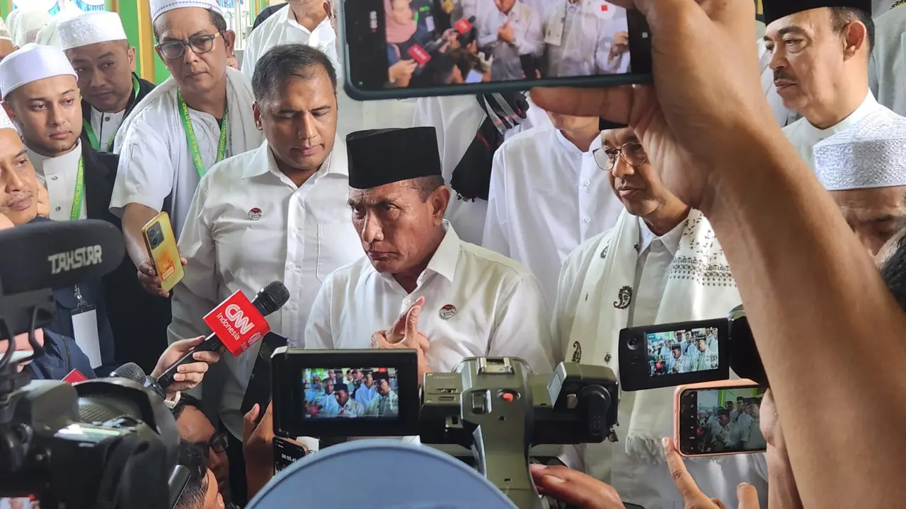 Ketua Tim Kampanye Daerah Anies Baswedan-Muhaimin Iskandar (AMIN) Sumatera Utara (Sumut) Edy Rahmayadi saat mendampingi capres Anies Baswedan di Medan, Minggu (3/12/2023).
