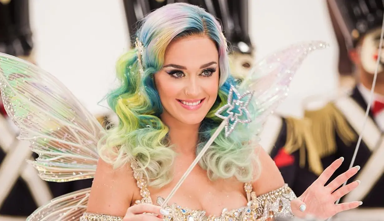 Cantiknya Katy Perry dengan unicorn hair saat natal. Katy Perry tampil layaknya seorang peri disalah satu acara (sumber: Liputan6.com/IG/@katyperry)