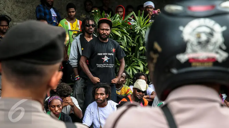 20151201-Polisi Bubar Paksa Ratusan Orang Papua yang Gelar Aksi 1 Desember -Jakarta