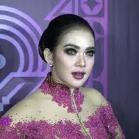 Syahrini memiliki banyak harapan di tahun 2016 ini. Salah satunya adalah menemukan seorang pria untuk menjadi teman hidupnya. Pernah dekat dengan DJ Internasional, ternyata Syahrini lebih memilih produk lokal saja.