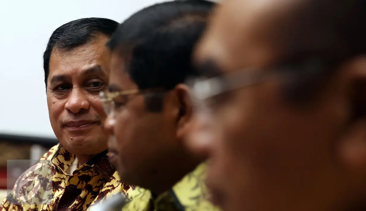 Ketua Harian DPP Partai Golkar Nurdin Halid, memberikan keterangan pers di Gedung DPR/MPR, Jakarta, Rabu (23/11). Rapat tersebut memutuskan mengangkat Ketua Umum PG Setya Novanto menjadi Ketua DPR menggantikan Ade Komarudin. (Liputan6.com/Johan Tallo)