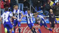 Pemain Deportivo La Coruna rayakan gol ke gawang Barcelona (MIGUEL RIOPA / AFP)