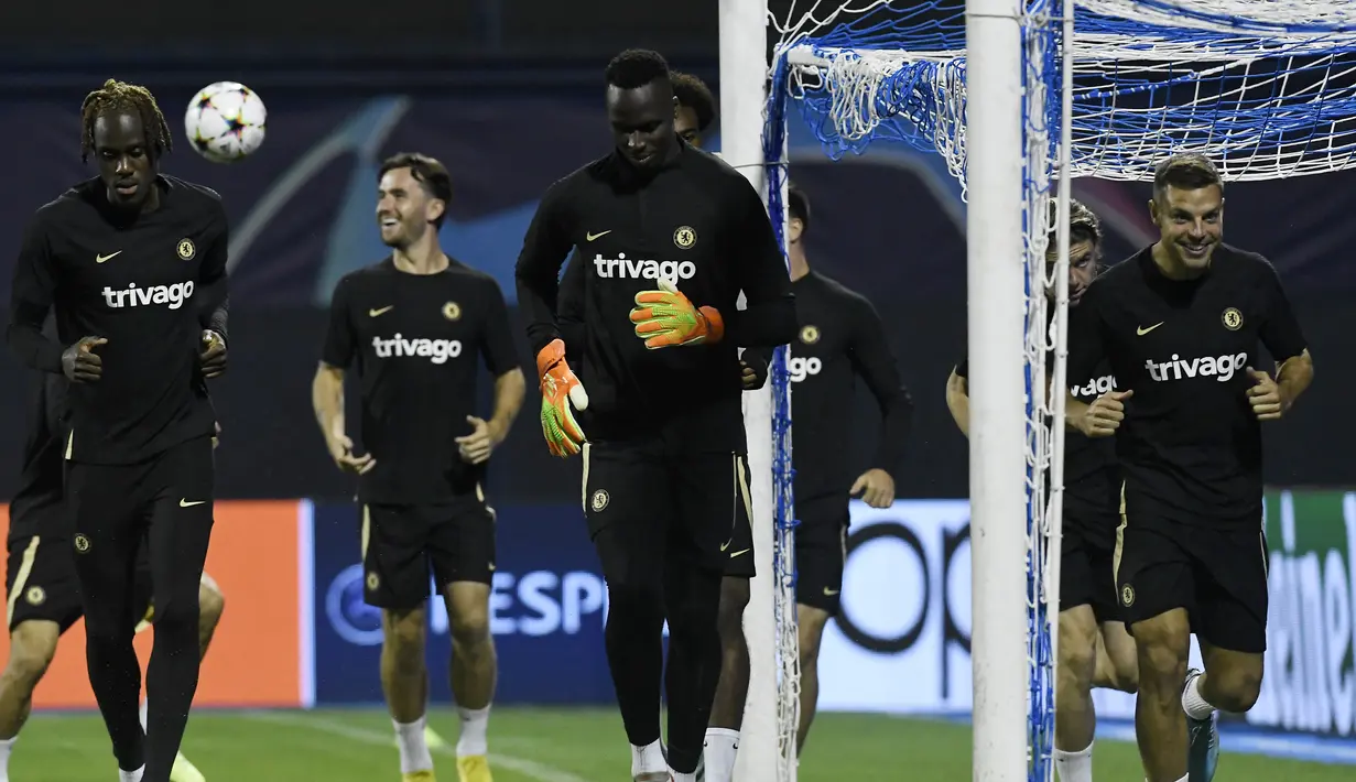 Para pemain Chelsea menghadiri sesi latihan jelang matchday pertama Liga Champions 2022/2023 menghadapi Dinamo Zagreb, di stadion Maksimir di Zagreb , Senin (5/9/2022). Duel perdana di Grup E Liga Champions antara Dinamo Zagreb vs Chelsea tersebut akan digelar di Stadion Maksimir, pukul 23.45 WIB. (Photo by Denis LOVROVIC / AFP)