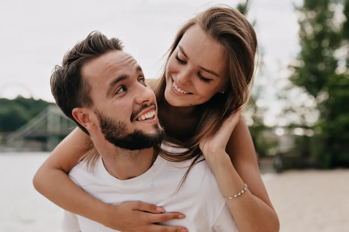 pasangan cinta