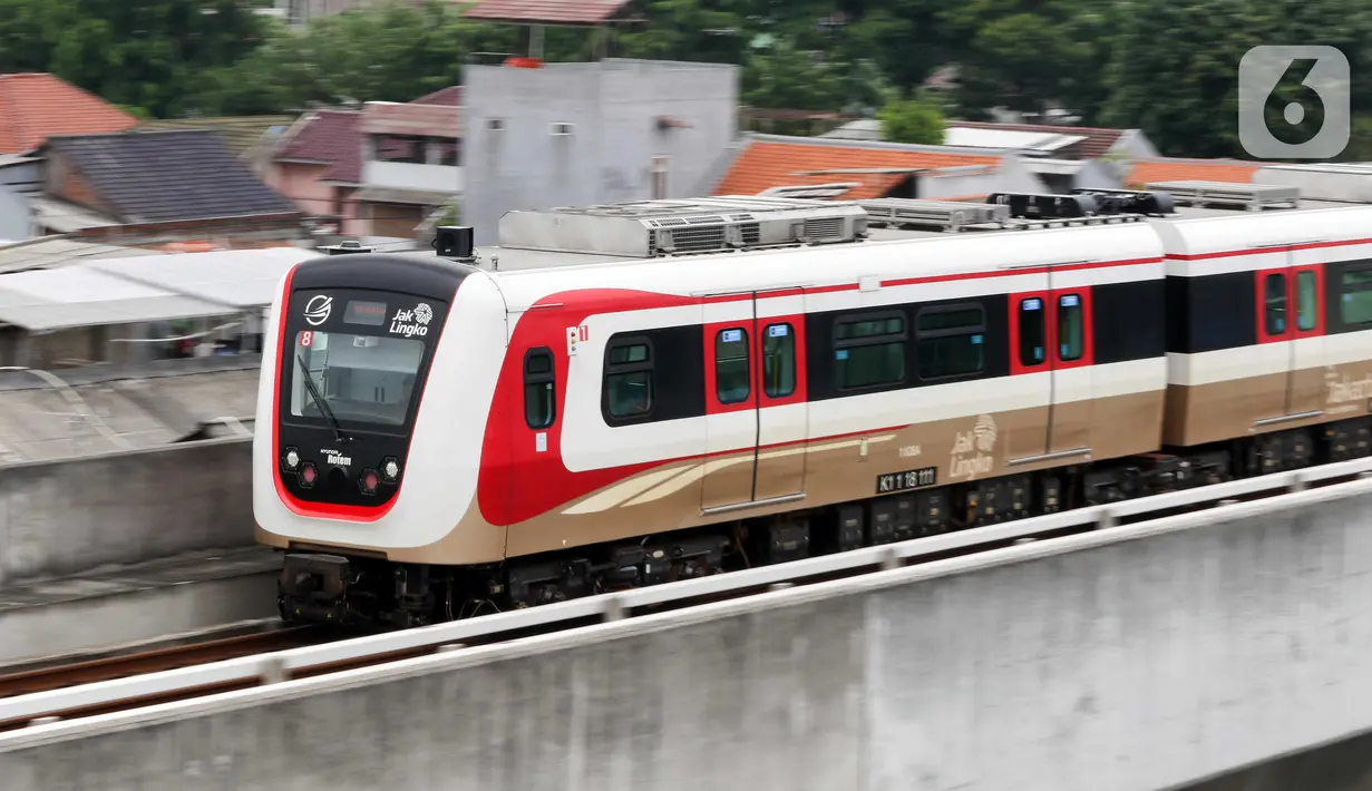 Foto udara kereta Light Rail Transit (LRT) saat melintas di kawasan Rawamangun, Jakarta, Selasa (1/11/2022). Penjabat (Pj) Gubernur DKI Jakarta Heru Budi Hartono mengatakan, pada tahun 2023 tidak akan ada pembangunan lanjutan dari LRT Jakarta fase 2 rute Jakarta Internasional Stadium (JIS). (Liputan6.com/Herman Zakharia)
