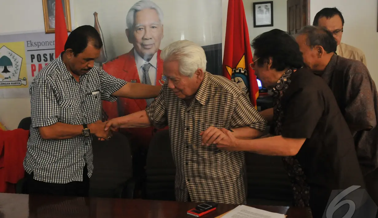 Suhardiman menyampaikan bila sampai 15 September mendatang tidak ada Panitia Munas IX Golkar, para senior menilai Ical tidak mempunyai itikad baik, Jakarta, Selasa (2/9/2014) (Liputan6.com/Johan Tallo) 