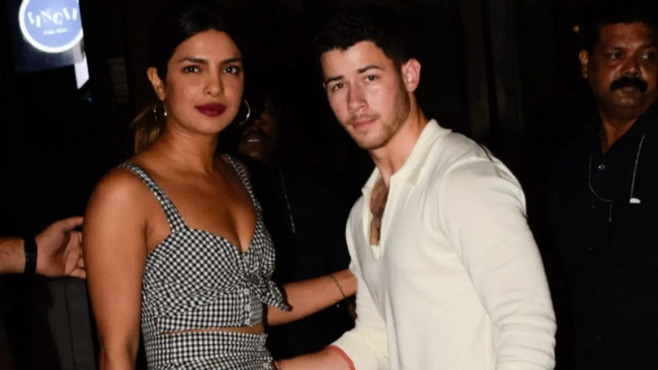 [Bintang] Nick Jonas - Priyanka Chopra