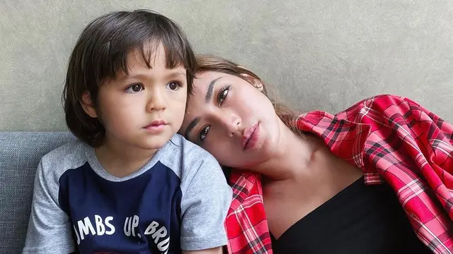 [Fimela] Jessica Iskandar dan El Barack
